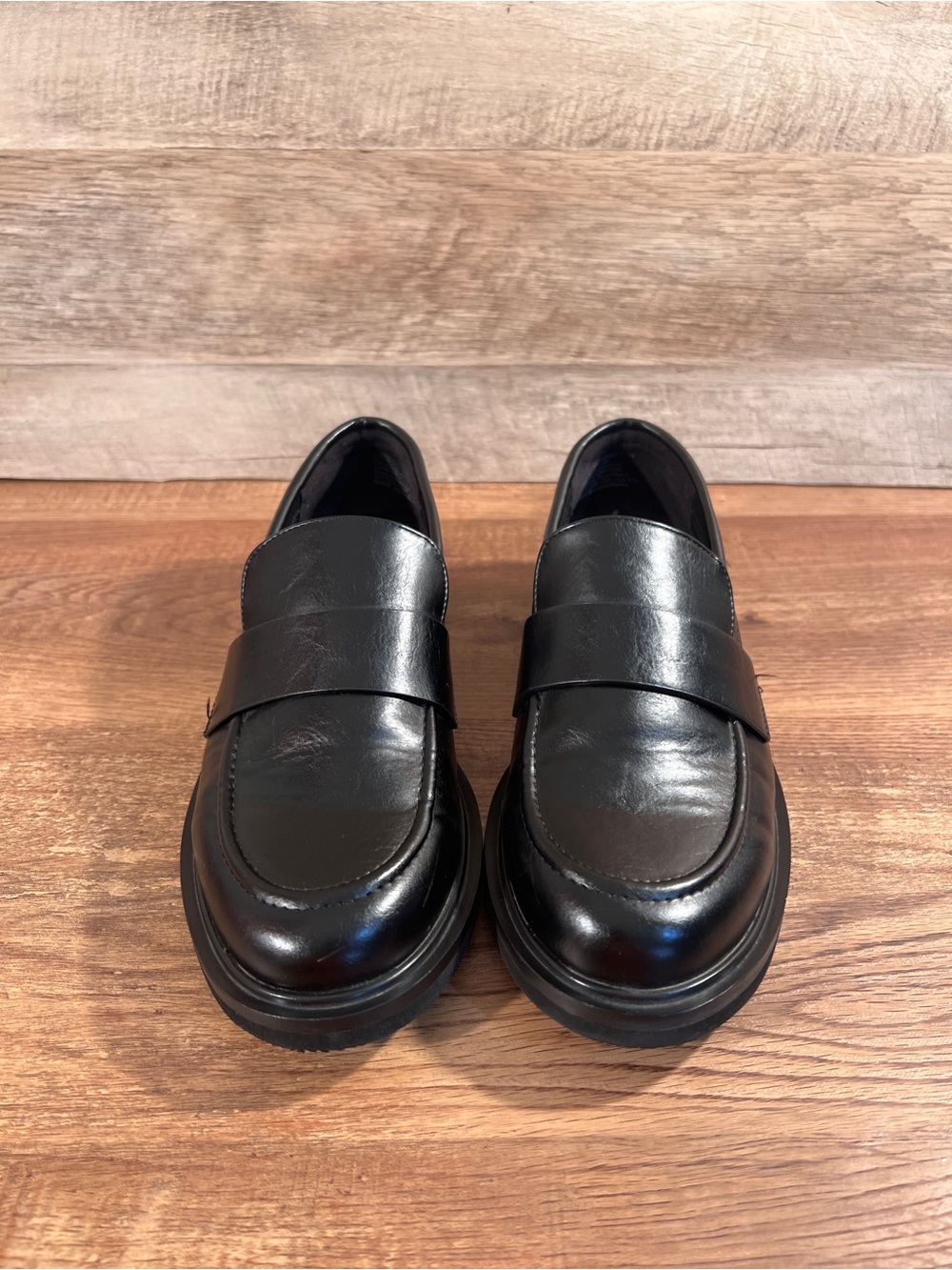 American Eagle Outfitters Chunky Lug‎ Sole Black Smooth Leather Penny Loafers